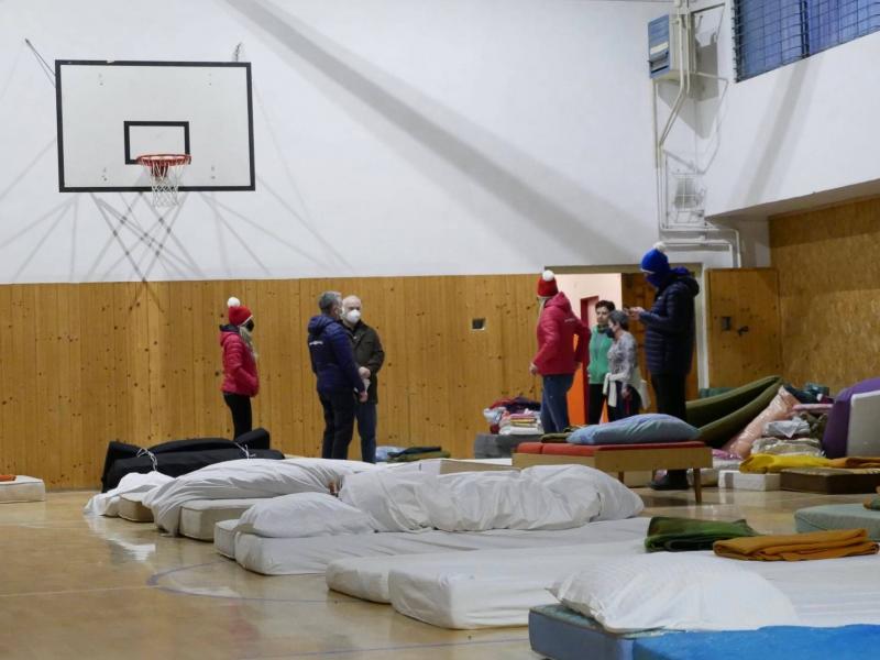 To coordinate and distribute necessary humanitarian assistance, the Košice Self-governing Region has set up two humanitarian aid warehouses. Beddings, food, toiletries, clothes and other forms of humanitarian help are stored, sorted out and delivered, where needed.