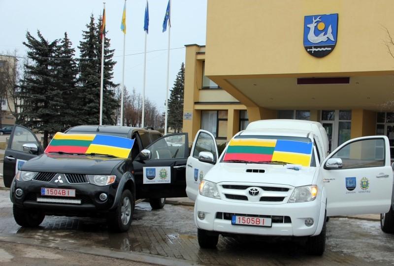 The municipality of Zarasai offered two pickup trucks to the municipality of partner city Chemerivtsi in Ukraine to be used for defense purposes in the municipality.
